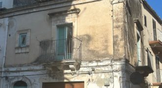 Casa singola via Roma angolo via Carrubelle Ragusa