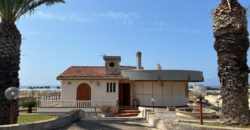 Villetta vista mare con terreno di pertinenza in contrada Castellana, Marina di Ragusa