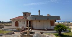 Villetta vista mare con terreno di pertinenza in contrada Castellana, Marina di Ragusa