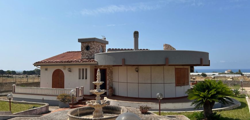 Villetta vista mare con terreno di pertinenza in contrada Castellana, Marina di Ragusa