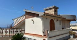 Villetta vista mare con terreno di pertinenza in contrada Castellana, Marina di Ragusa