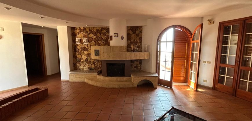 Villetta vista mare con terreno di pertinenza in contrada Castellana, Marina di Ragusa