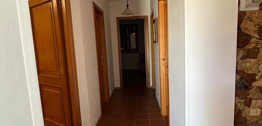 Villetta vista mare con terreno di pertinenza in contrada Castellana, Marina di Ragusa