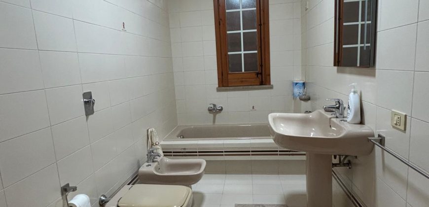 Villetta vista mare con terreno di pertinenza in contrada Castellana, Marina di Ragusa