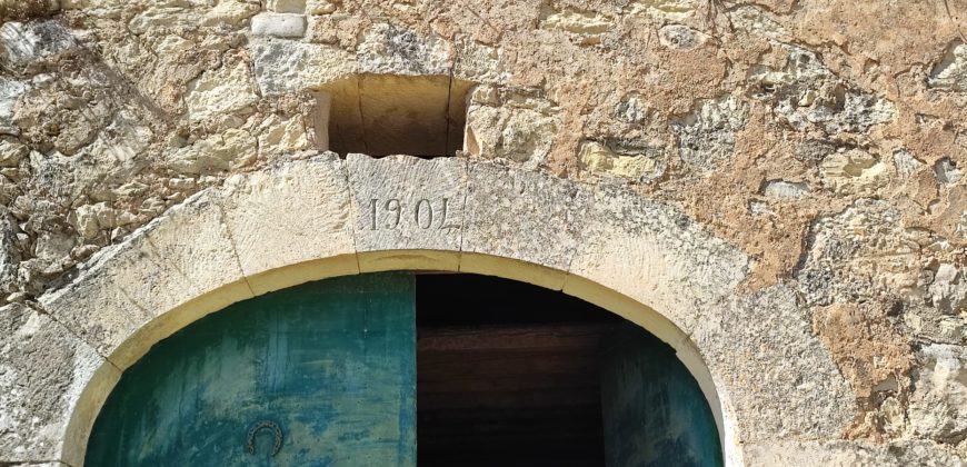 Vendesi Caseggiato rurale nel cuore di Pianetti, Ragusa