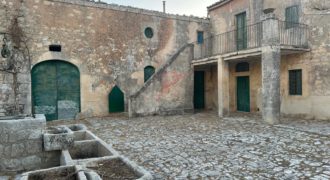 Vendesi Caseggiato rurale nel cuore di Pianetti, Ragusa