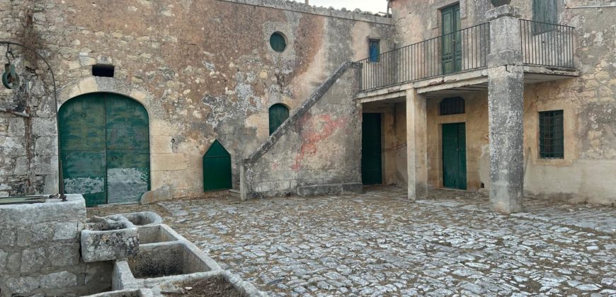 Vendesi Caseggiato rurale nel cuore di Pianetti, Ragusa