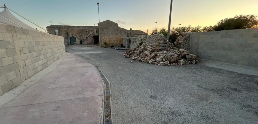 Vendesi Caseggiato rurale nel cuore di Pianetti, Ragusa