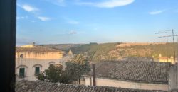 APPARTAMENTO IN PALAZZO NOBILIARE A DUE PASSI DAL DUOMO DI SAN GIORGIO A RAGUSA IBLA