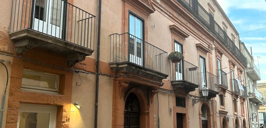 APPARTAMENTO IN PALAZZO NOBILIARE A DUE PASSI DAL DUOMO DI SAN GIORGIO A RAGUSA IBLA