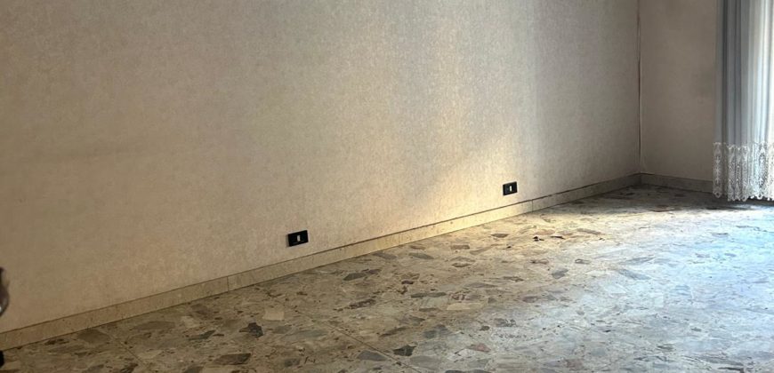 Ampio appartamento con terrazza in Via Carducci