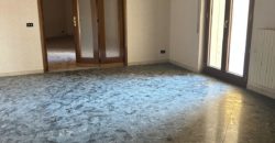 Ampio appartamento con terrazza in Via Carducci