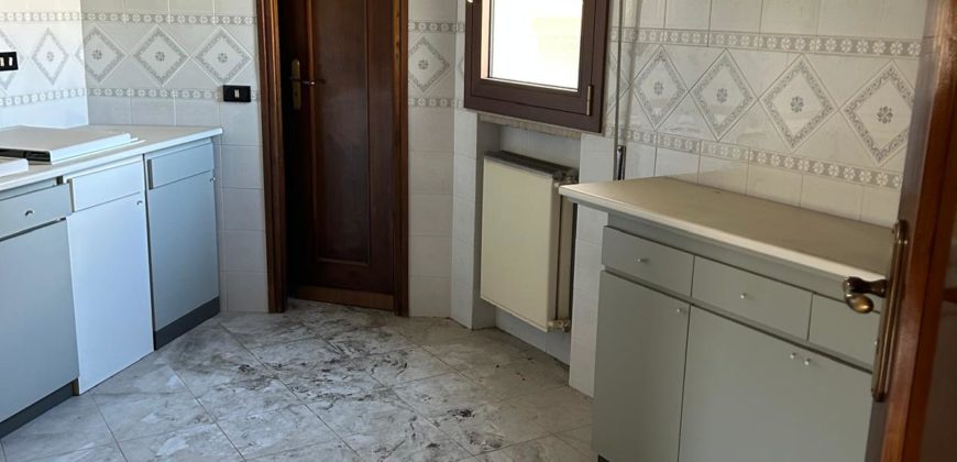 Ampio appartamento con terrazza in Via Carducci