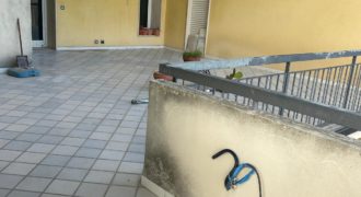 Ampio appartamento con terrazza in Via Carducci