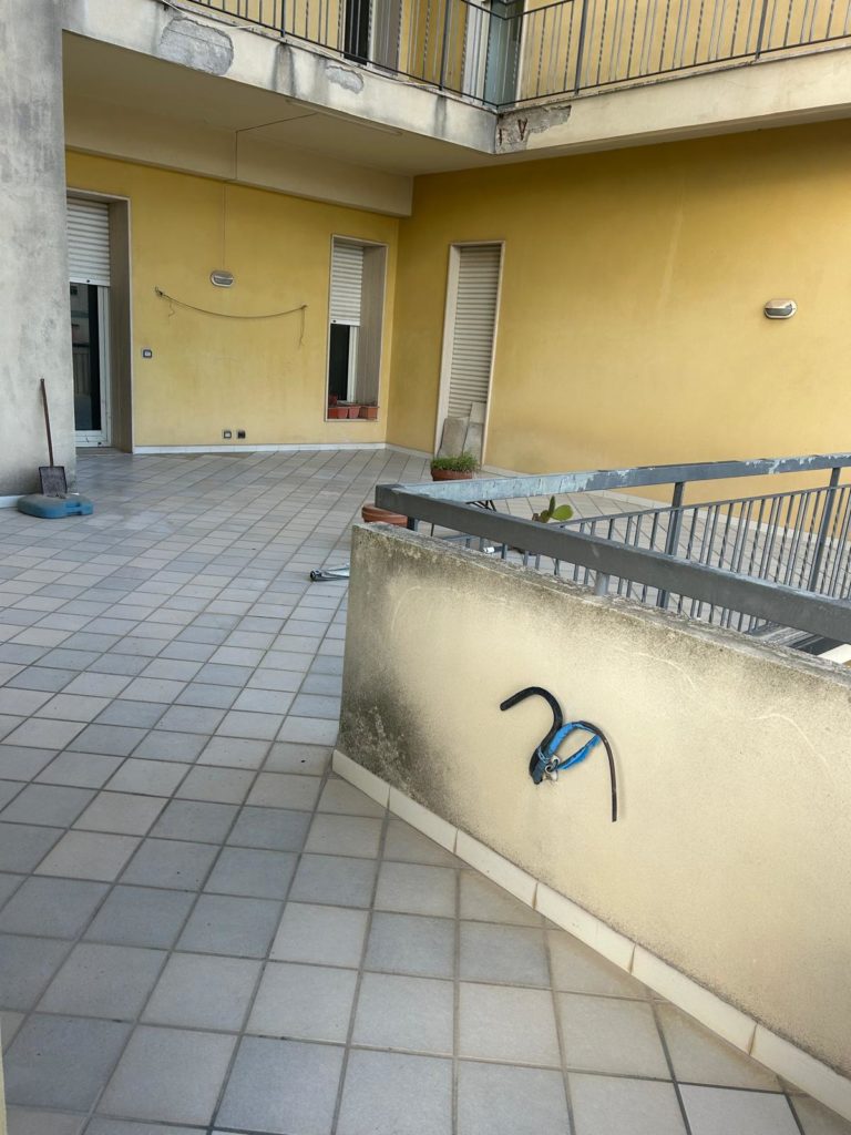 Ampio appartamento con terrazza in Via Carducci