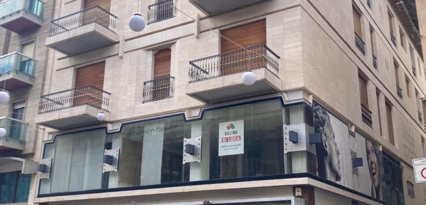 Locale Commerciale in affitto, via Roma. Ragusa