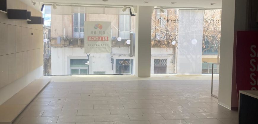 Locale Commerciale in affitto, via Roma. Ragusa