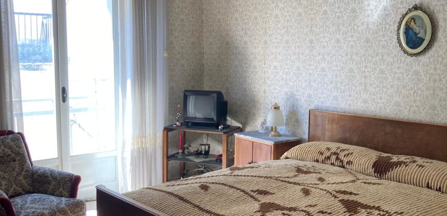 Edificio bifamiliare con garage, Zona Liceo Classico. Ragusa