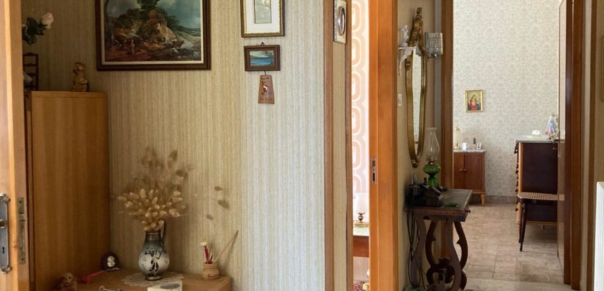 Edificio bifamiliare con garage, Zona Liceo Classico. Ragusa