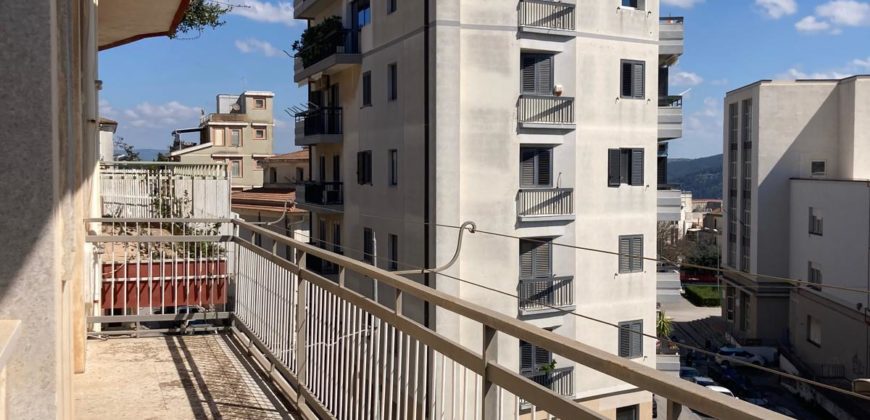 Edificio bifamiliare con garage, Zona Liceo Classico. Ragusa