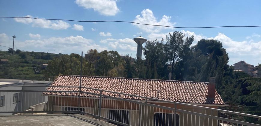 Edificio bifamiliare con garage, Zona Liceo Classico. Ragusa