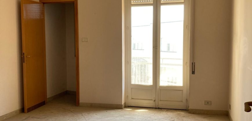 Edificio bifamiliare con garage, Zona Liceo Classico. Ragusa