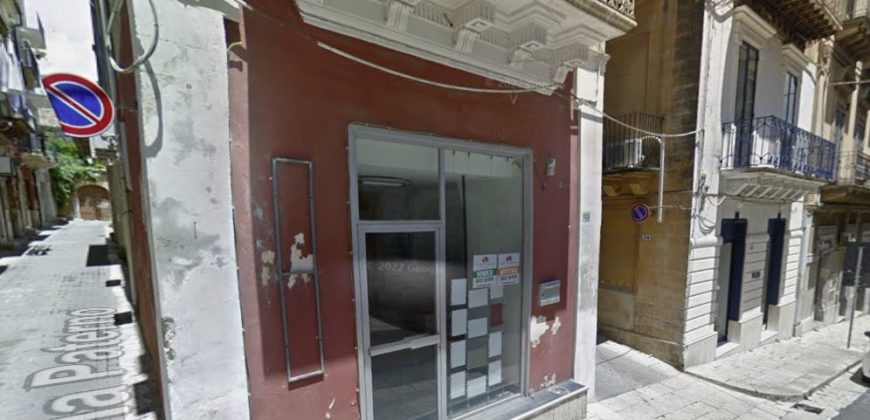 Locale commerciale in corso Vittorio Veneto a pochi passi dalla via Roma