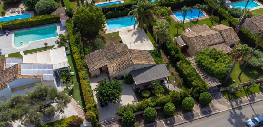 VILLA INDIPENDENTE CON PISCINA, PLAYA GRANDE