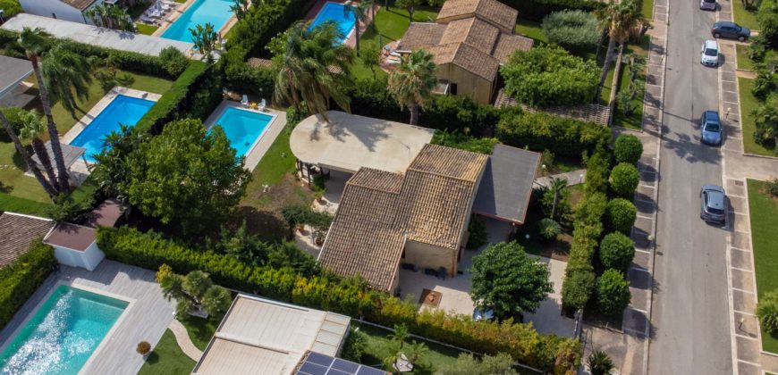VILLA INDIPENDENTE CON PISCINA, PLAYA GRANDE