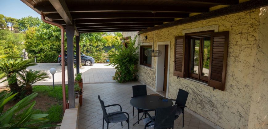 VILLA INDIPENDENTE CON PISCINA, PLAYA GRANDE